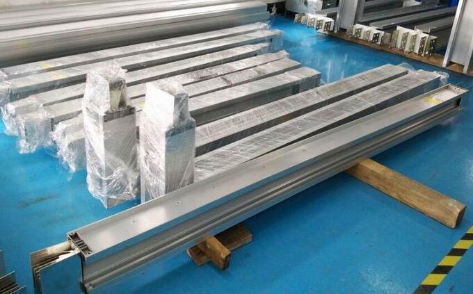 母線槽分類對(duì)比，密集絕緣型與空氣絕緣型的不同